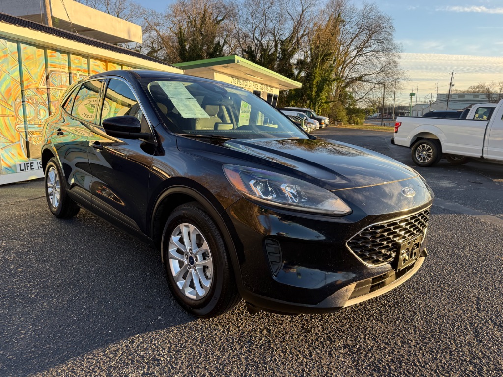 2021 Ford Escape SE's photo