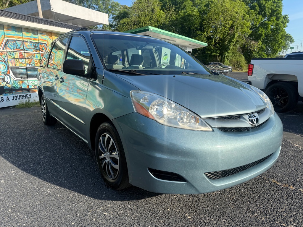 2008 Toyota Sienna LE 7-Passenger's photo