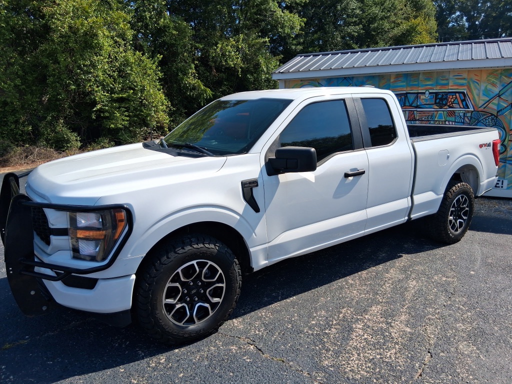 Ford F-150 photo 2