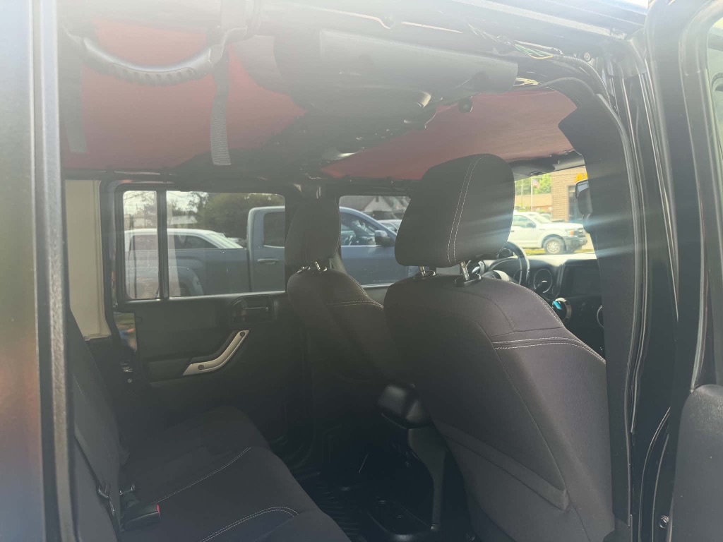 Jeep Wrangler photo 16
