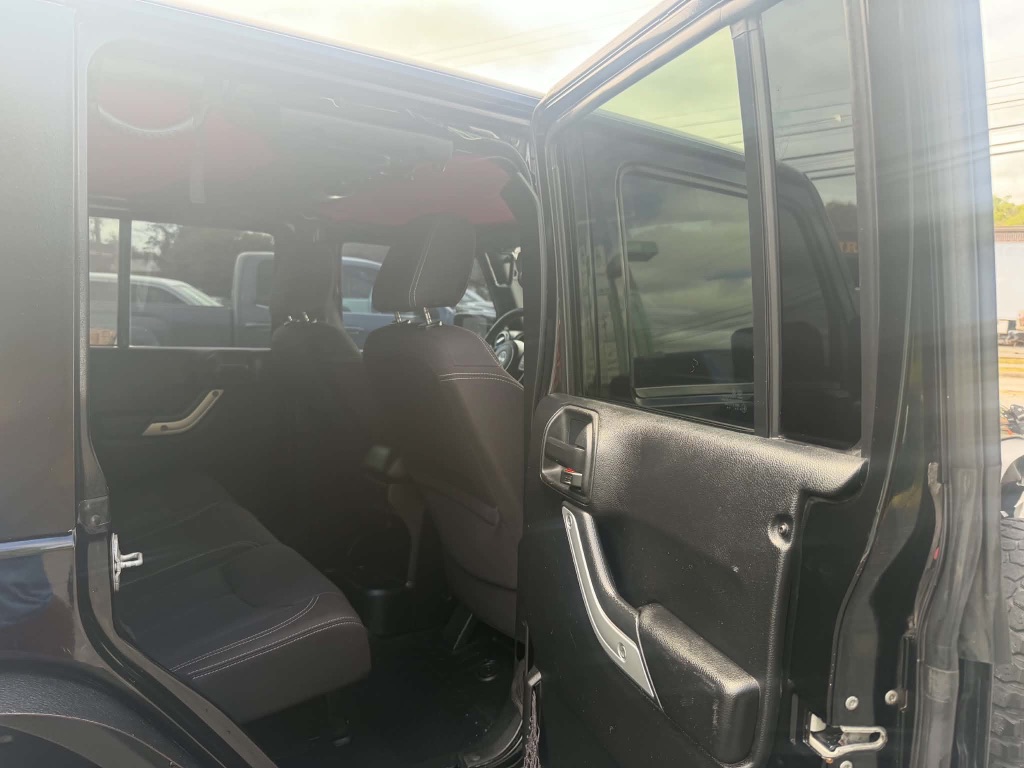 Jeep Wrangler photo 17