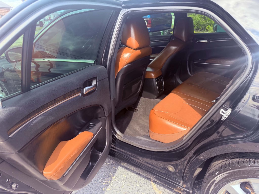 Chrysler 300 photo 8