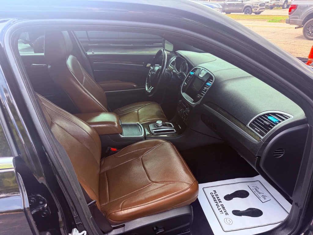 Chrysler 300 photo 11