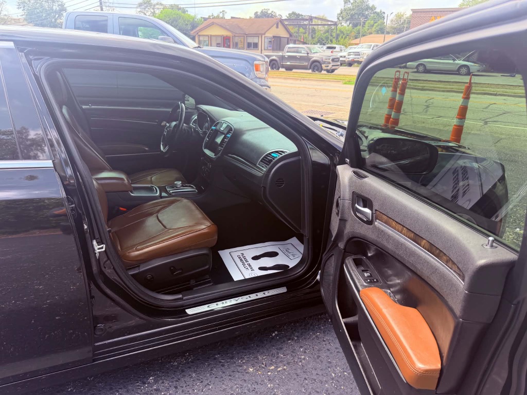 Chrysler 300 photo 9