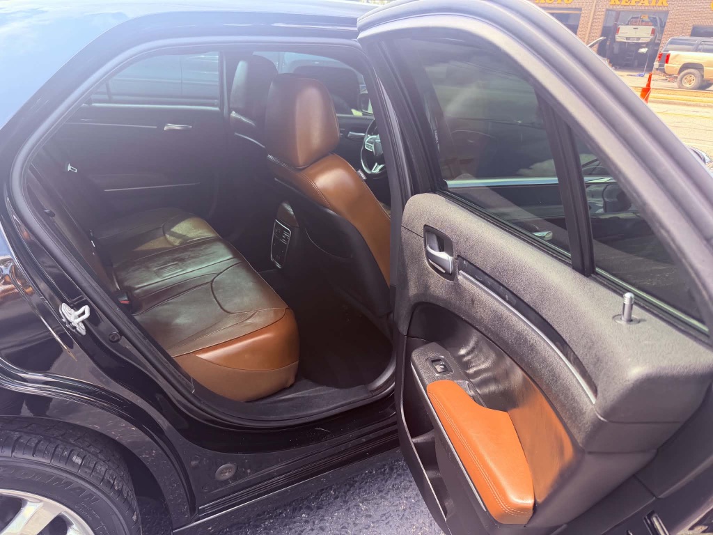 Chrysler 300 photo 12