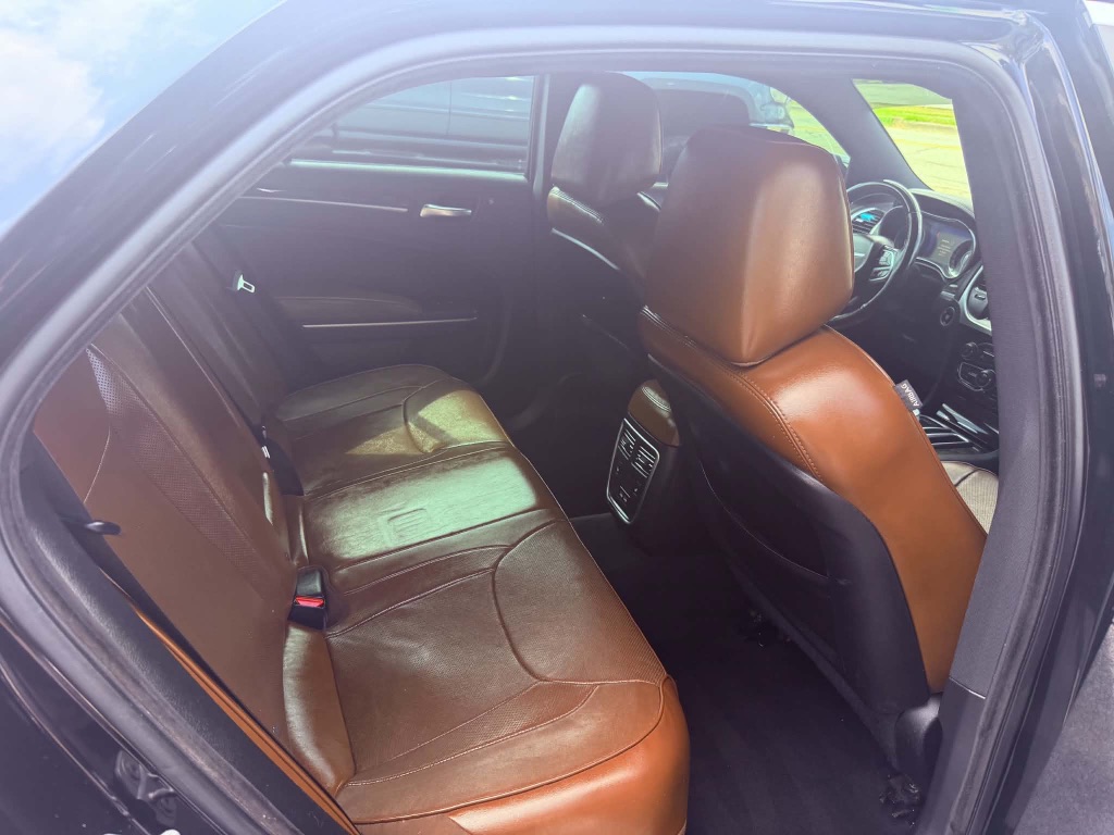Chrysler 300 photo 13