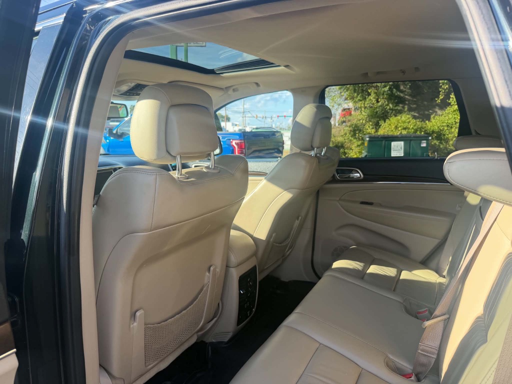Jeep Grand Cherokee photo 11