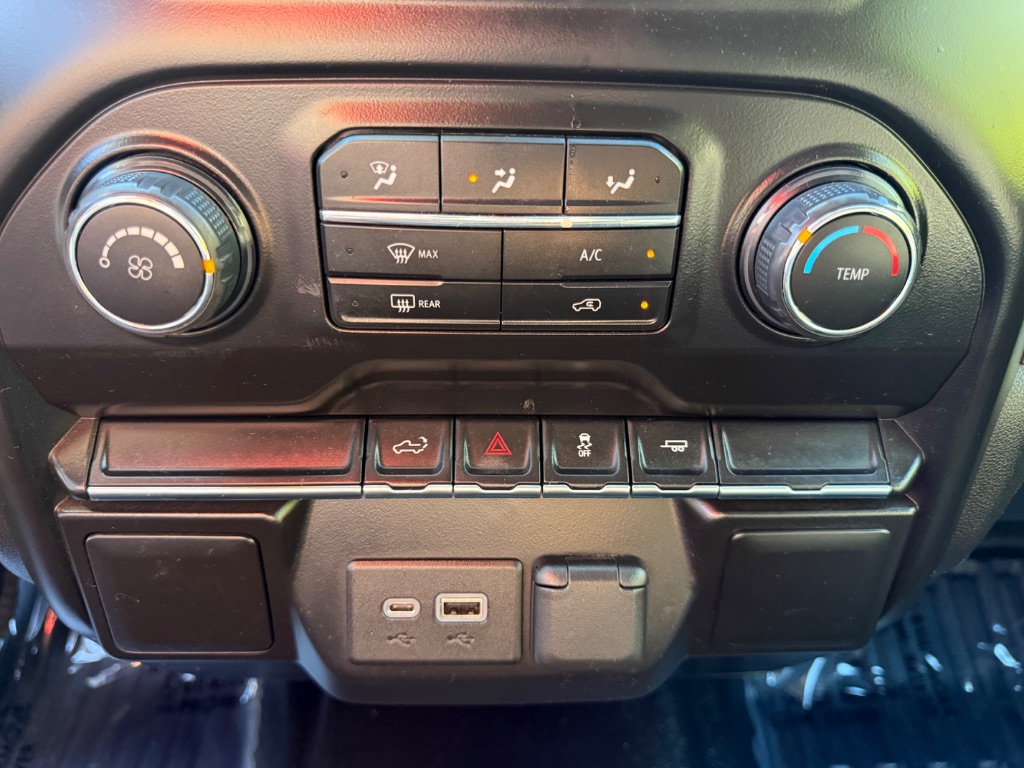 Chevrolet Silverado photo 16