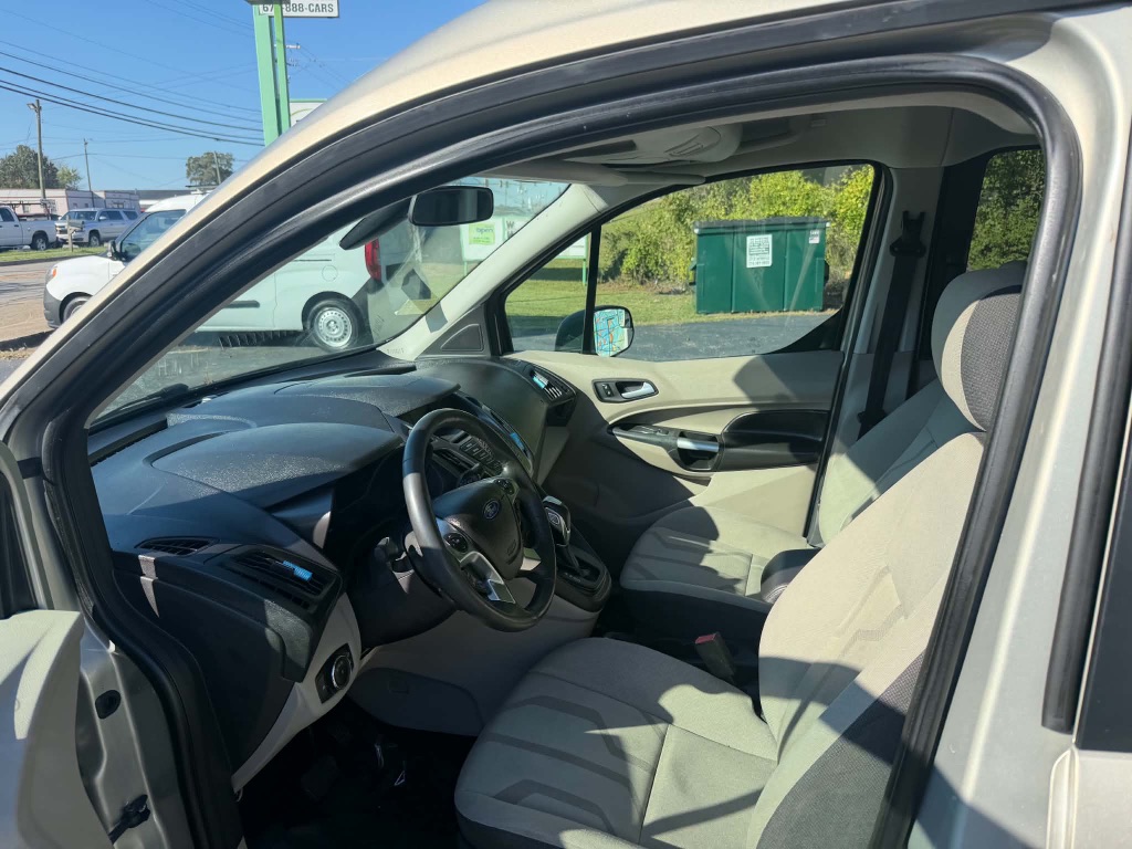 Ford Transit Connect photo 11
