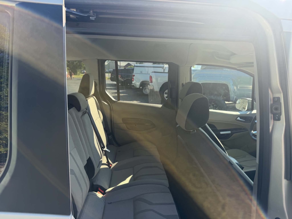 Ford Transit Connect photo 14