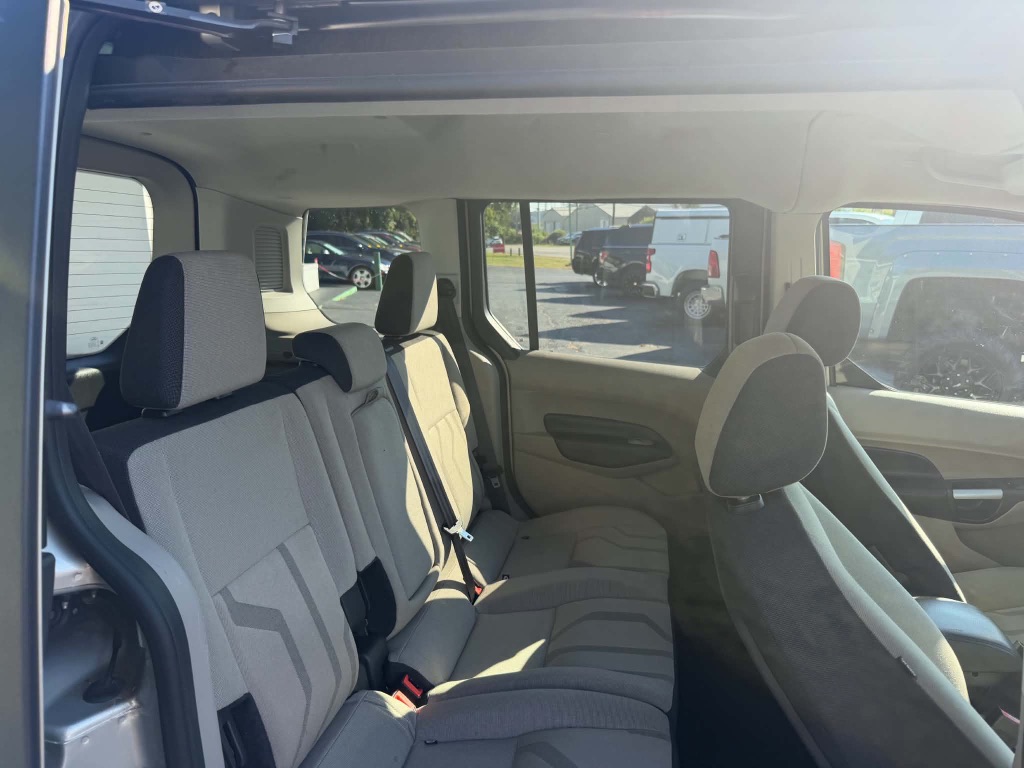 Ford Transit Connect photo 22