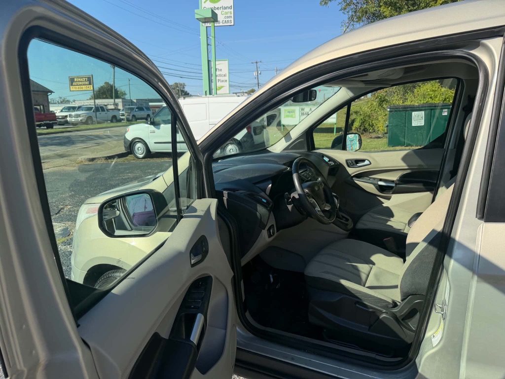 Ford Transit Connect photo 9