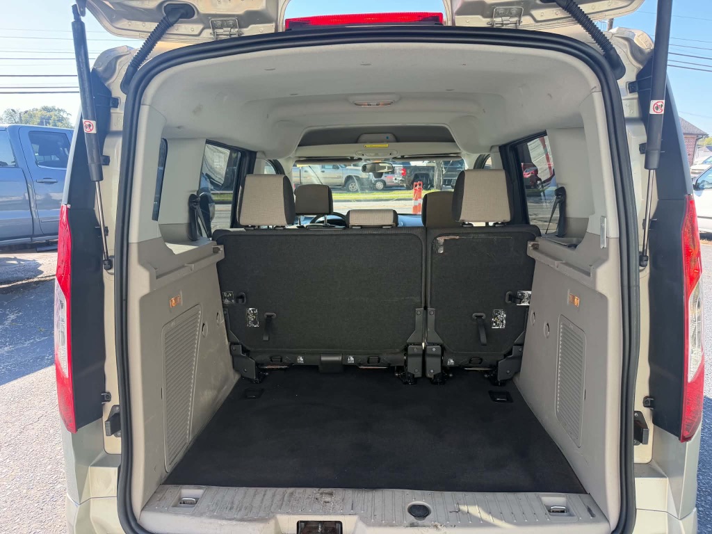Ford Transit Connect photo 12