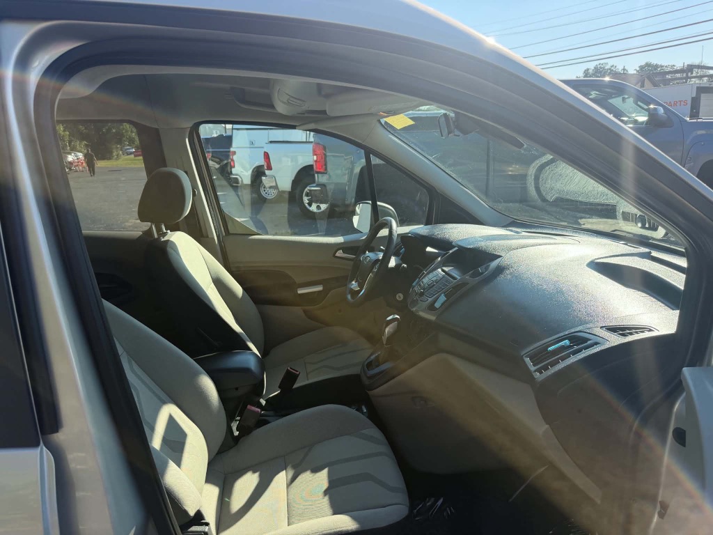 Ford Transit Connect photo 10