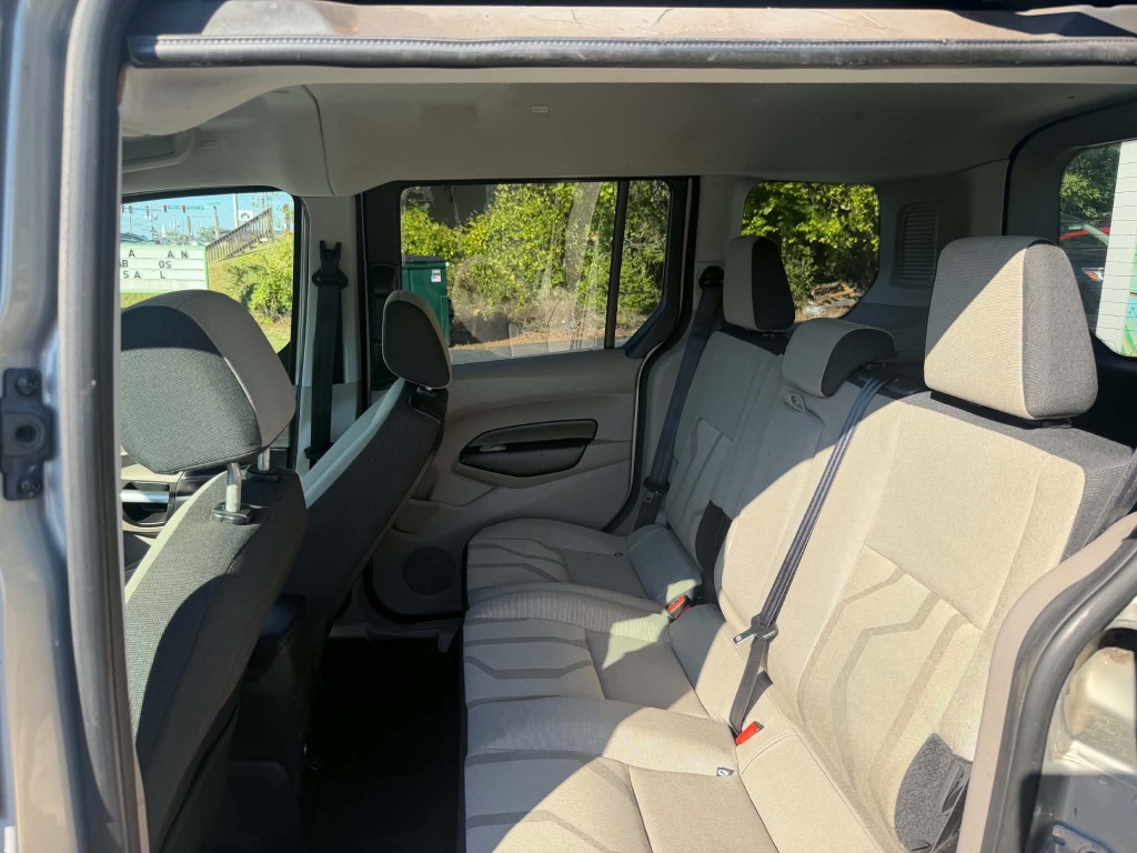 Ford Transit Connect photo 18