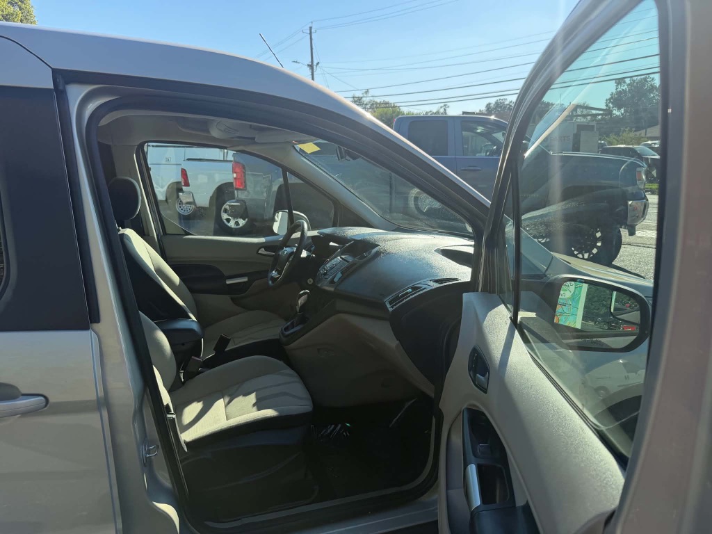 Ford Transit Connect photo 21
