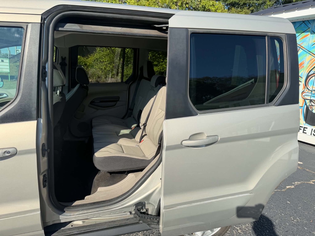 Ford Transit Connect photo 23
