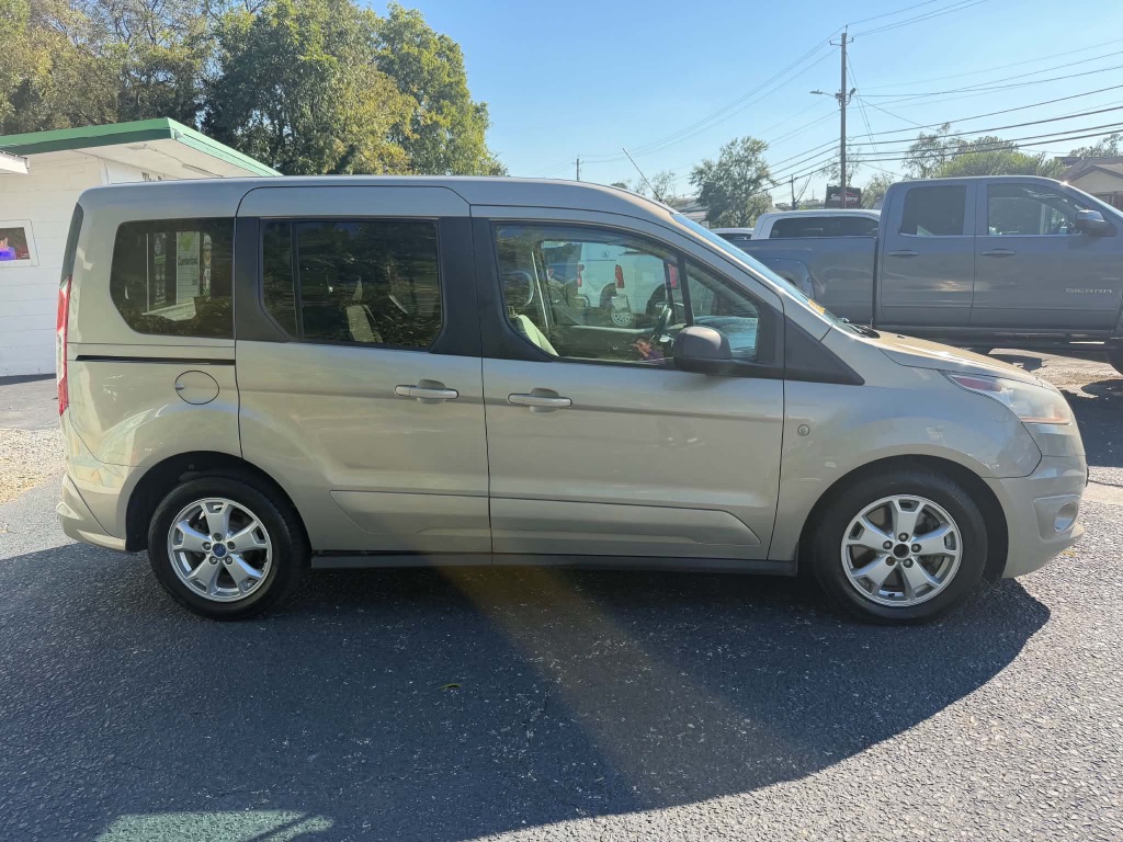 Ford Transit Connect photo 6