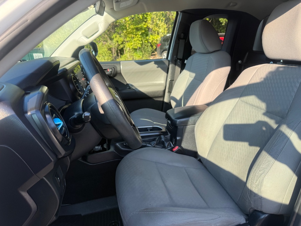 Toyota Tacoma photo 11