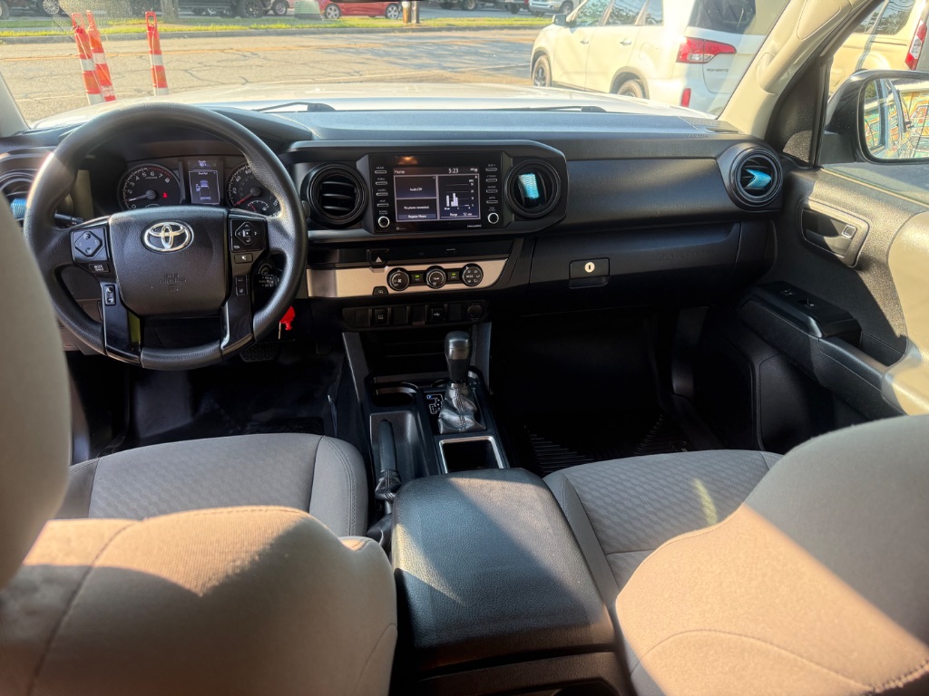 Toyota Tacoma photo 13