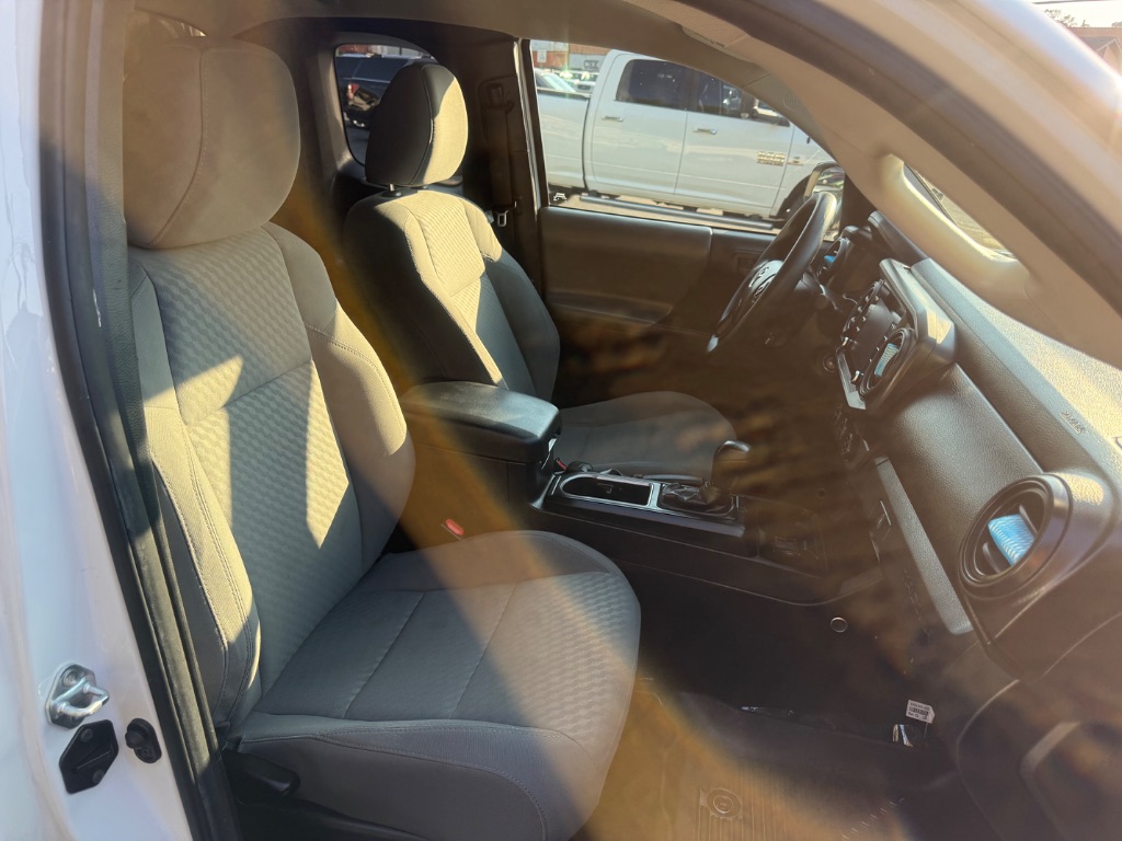 Toyota Tacoma photo 10