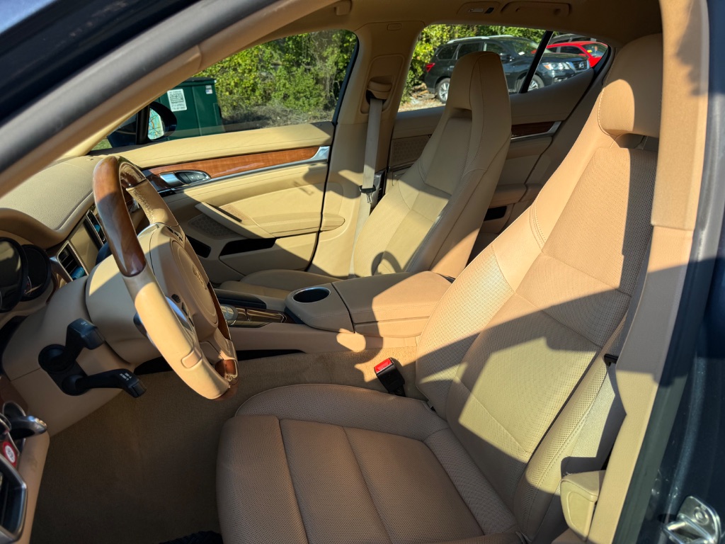 Porsche Panamera photo 17