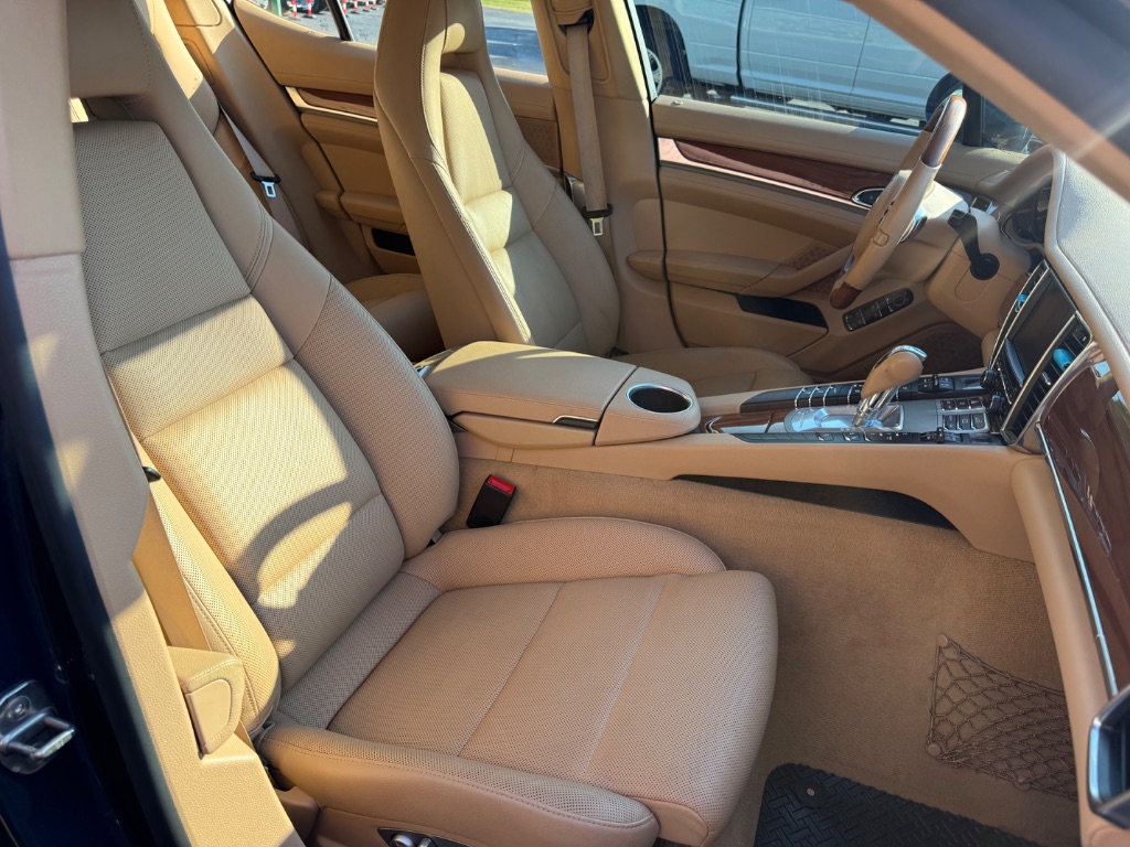Porsche Panamera photo 8