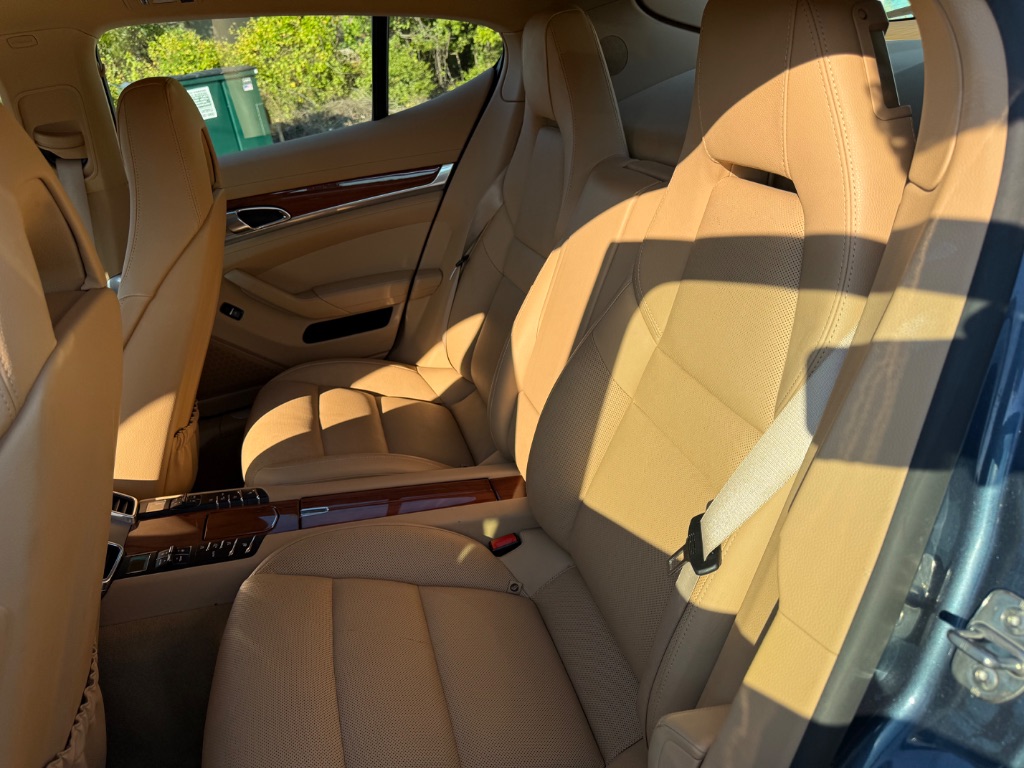 Porsche Panamera photo 16